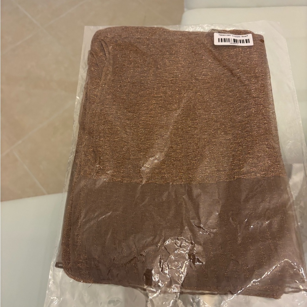 SAACHI  Brown Sparkly Throw On 🧣